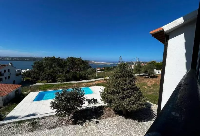 ユースホステル Alojamento Local Monte Horeb