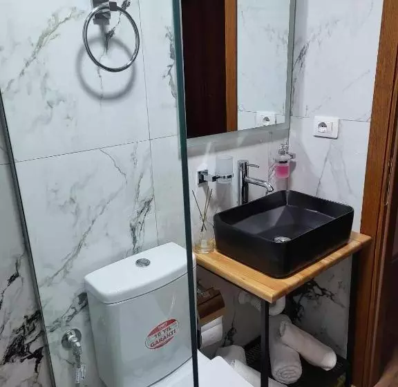 تختخواب و صبحانه Guest House Hasko