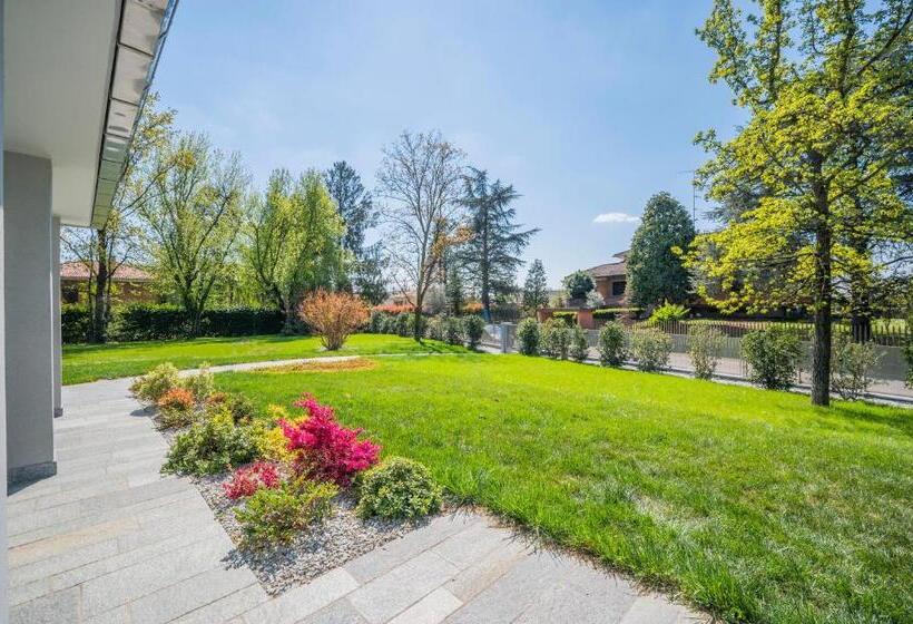 تختخواب و صبحانه Royal Suite Parma Con Piscine Calda E Fredda