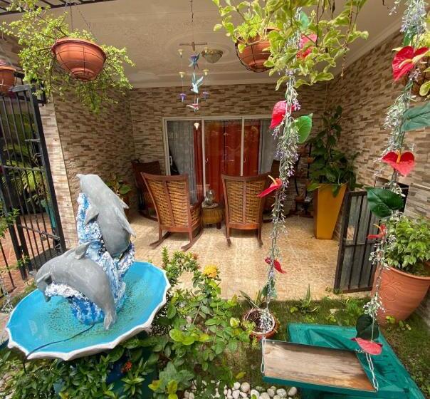 تختخواب و صبحانه Yona