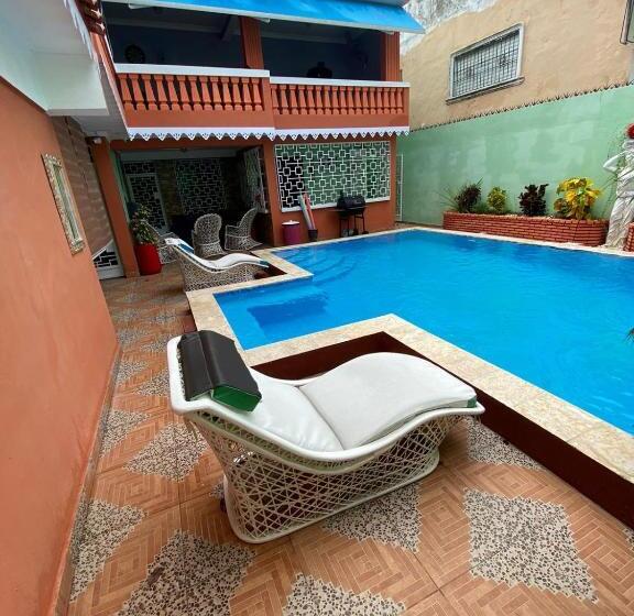 تختخواب و صبحانه Yona