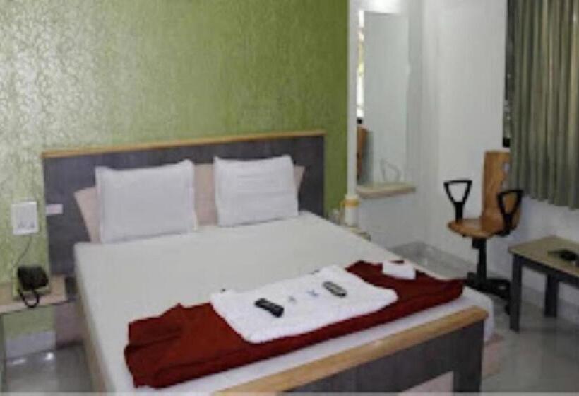 هتل Cool Palace, Nashik