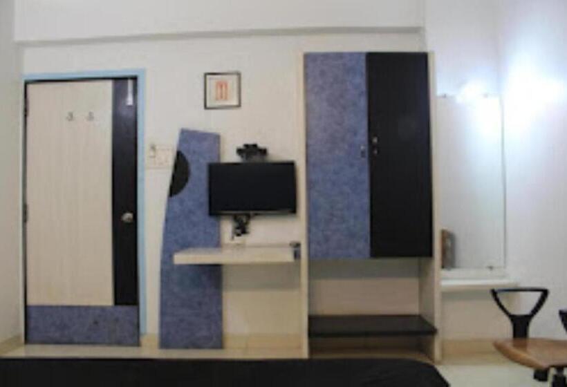 هتل Cool Palace, Nashik