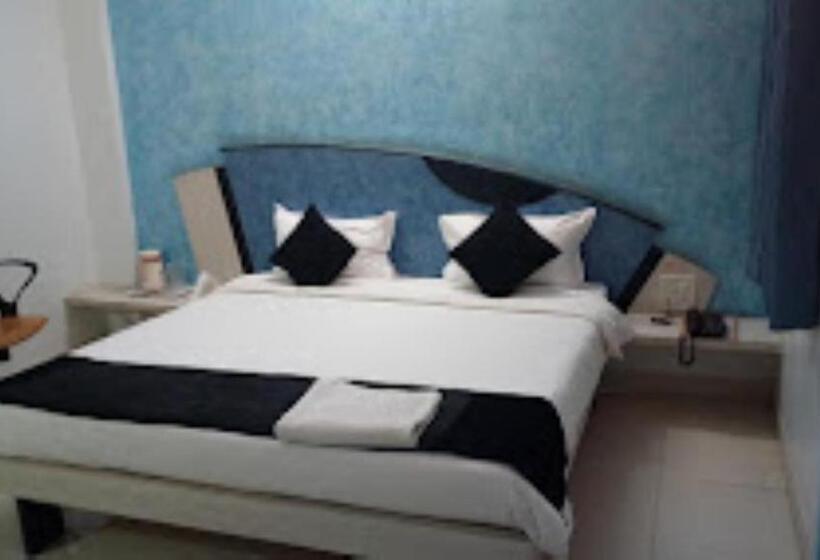 هتل Cool Palace, Nashik