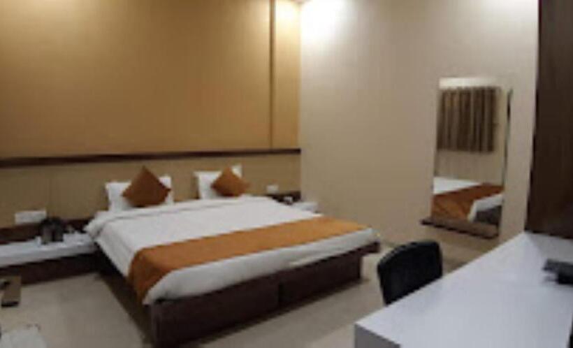 هتل Cool Palace, Nashik