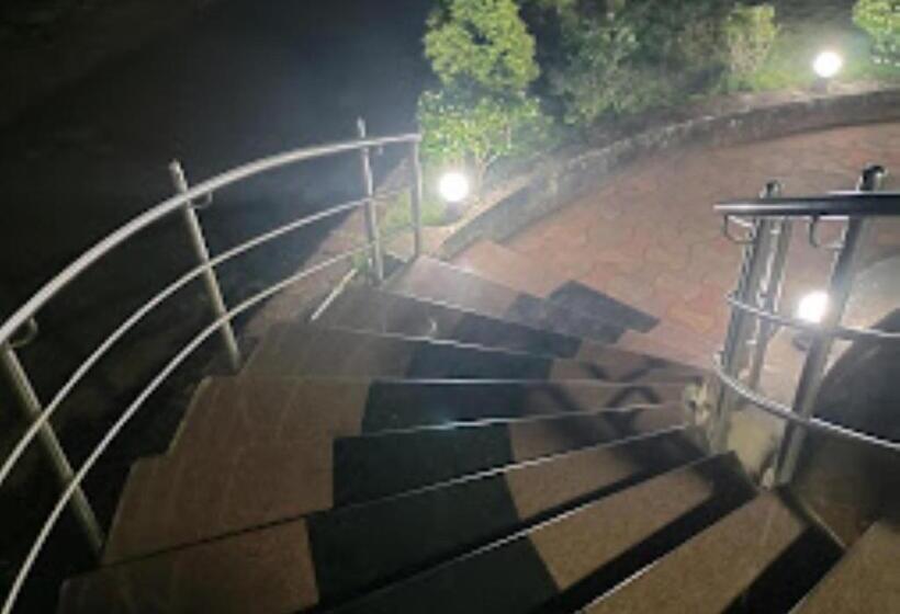 ホテル Diamond Devgad