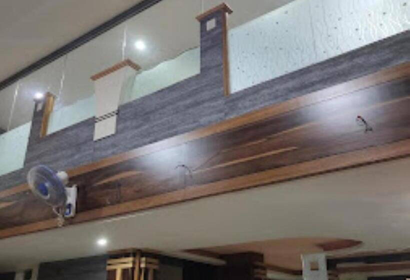 ホテル Diamond Devgad