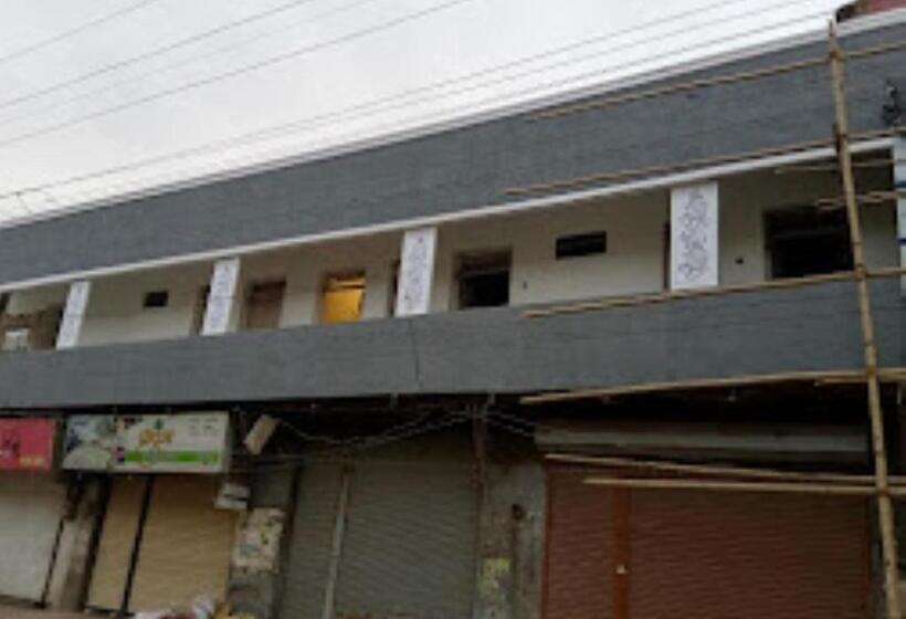 Отель New Bombay Lodge Akola