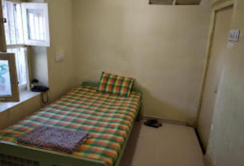 Отель New Bombay Lodge Akola