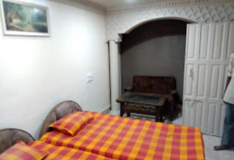 Отель New Bombay Lodge Akola