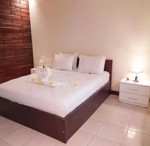 ホテル Puri Lestari Official