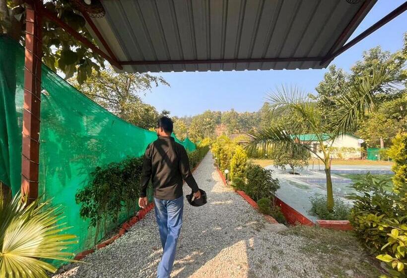 ホテル Radha Kunj Garden View Stay