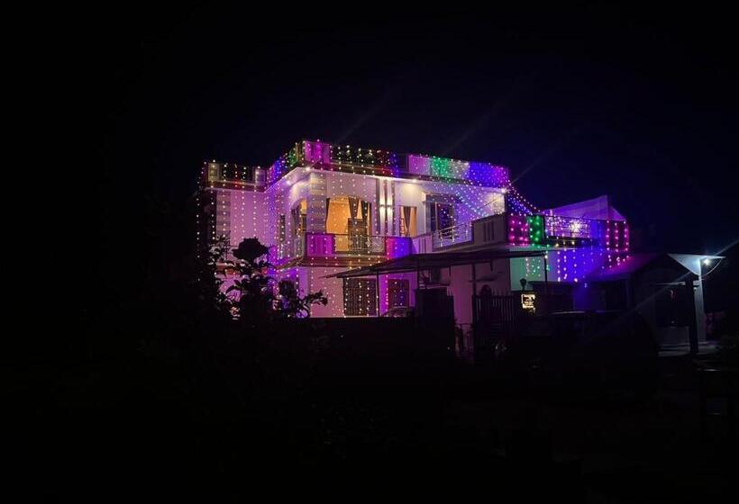 ホテル Radha Kunj Garden View Stay