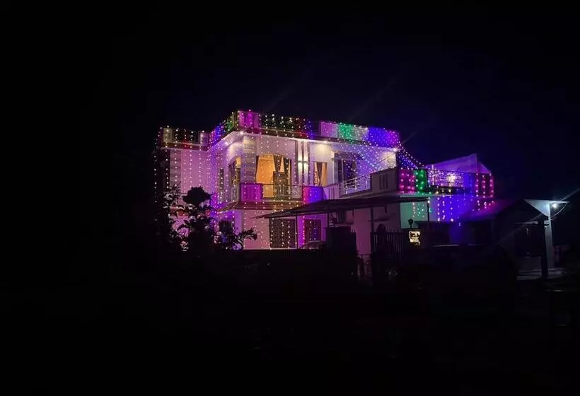 ホテル Radha Kunj Garden View Stay