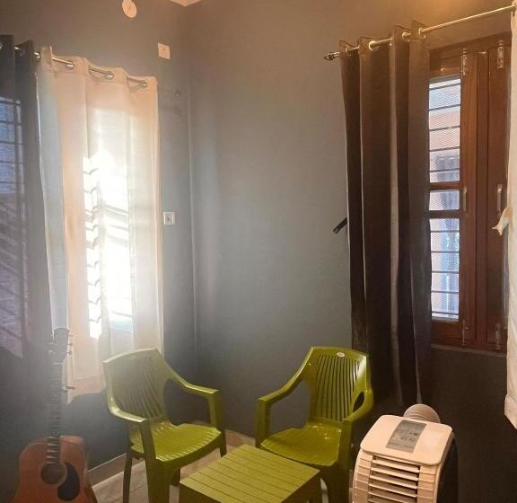 ホテル Radha Kunj Garden View Stay