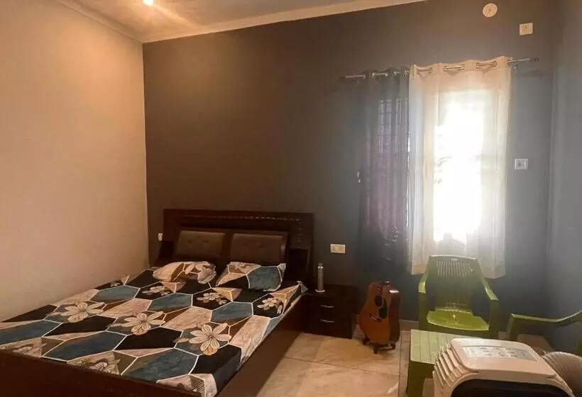 ホテル Radha Kunj Garden View Stay