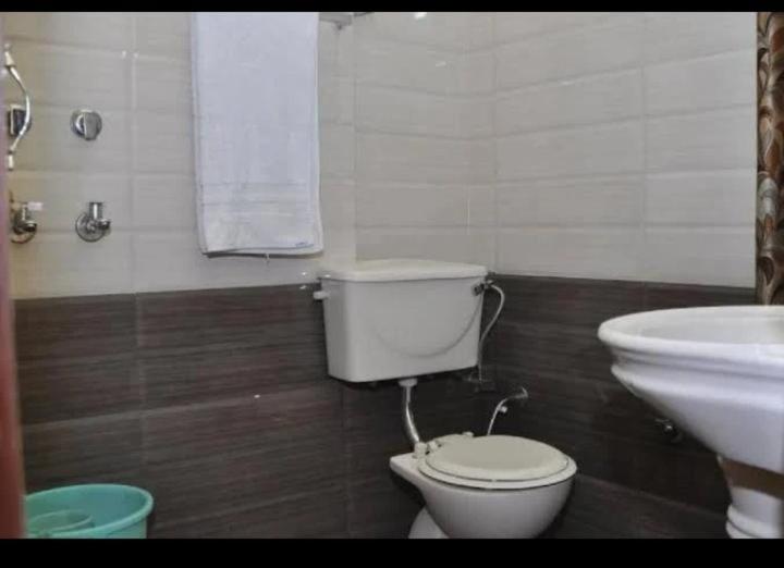 ホテル Radha Kunj Garden View Stay