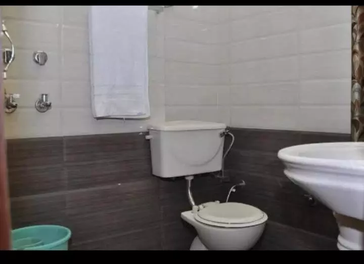 ホテル Radha Kunj Garden View Stay