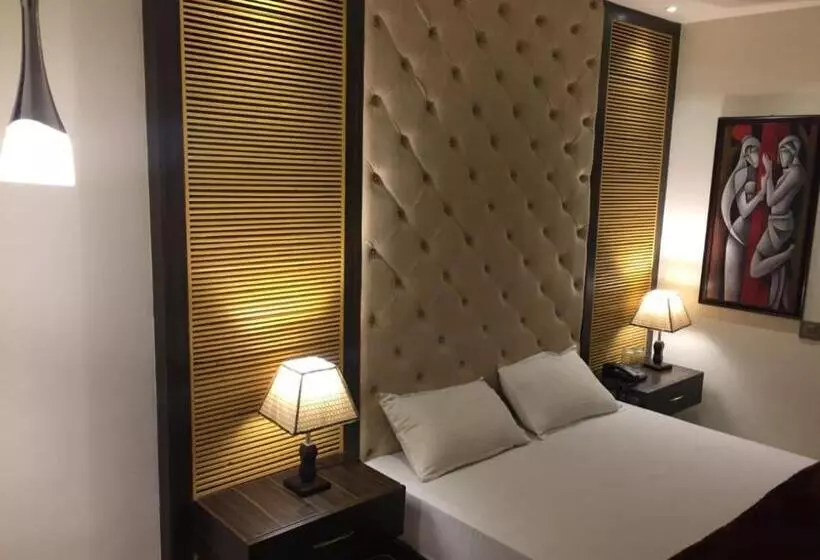 ホテル The Royal, Sehore