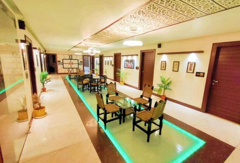 Отель The Royal, Sehore