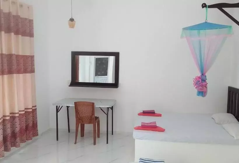 ホテル White House Udawalawe
