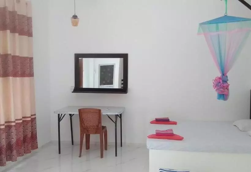 ホテル White House Udawalawe