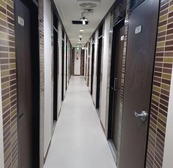 פנסיון 708 Oneroom Tel