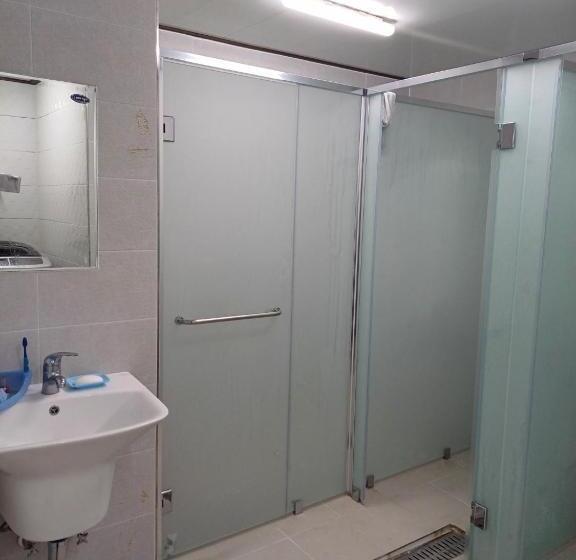 פנסיון 708 Oneroom Tel