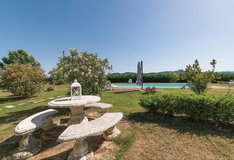 ペンション La Tufaia