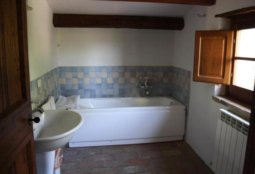 ペンション La Tufaia