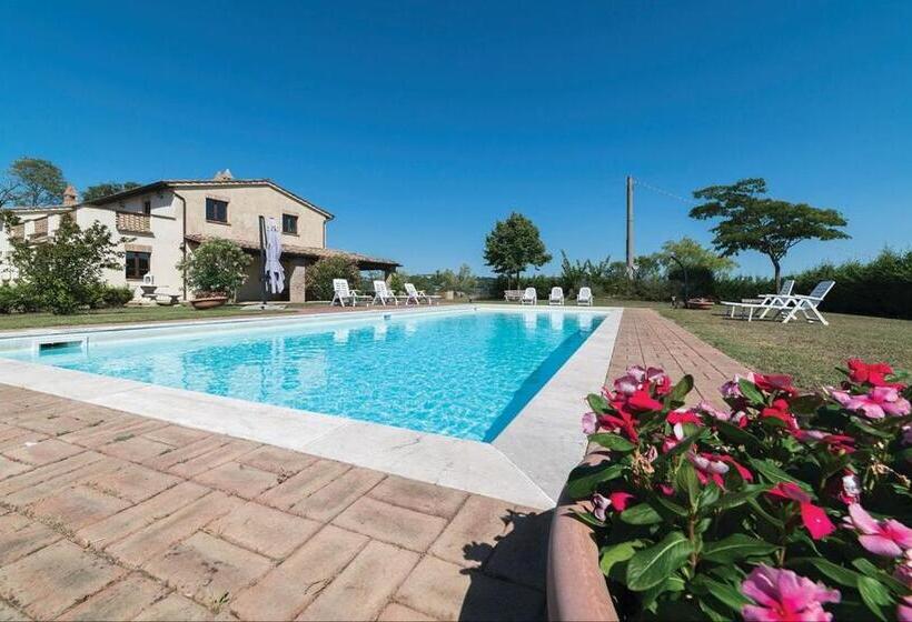 ペンション La Tufaia