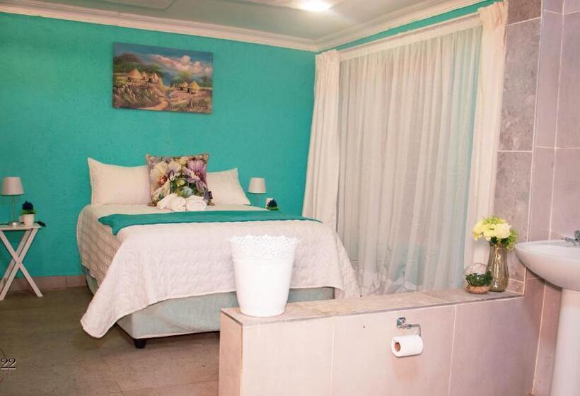 Pension Onezero22 Guesthouse