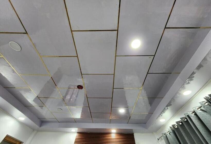 مبيت وإفطار Raithal Jungle Resort