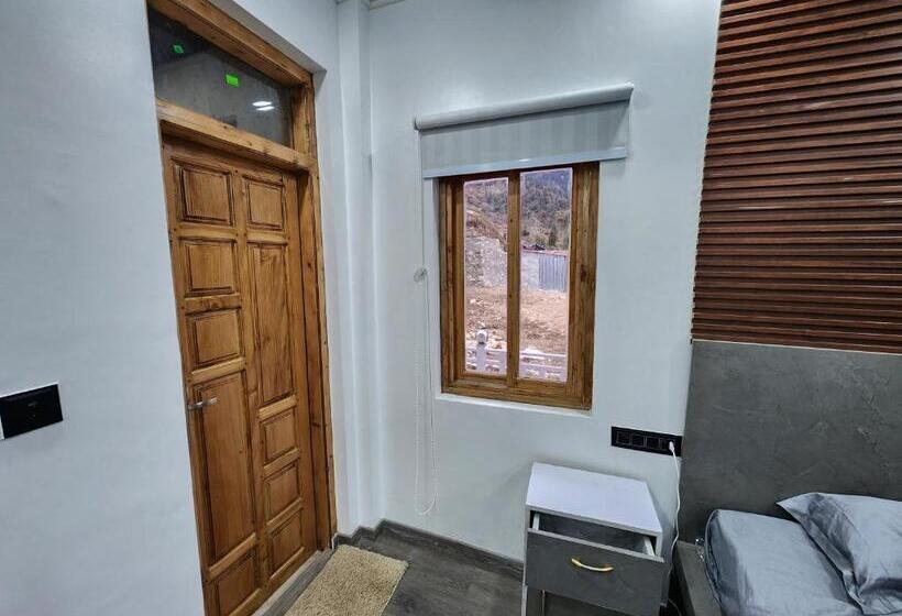 مبيت وإفطار Raithal Jungle Resort