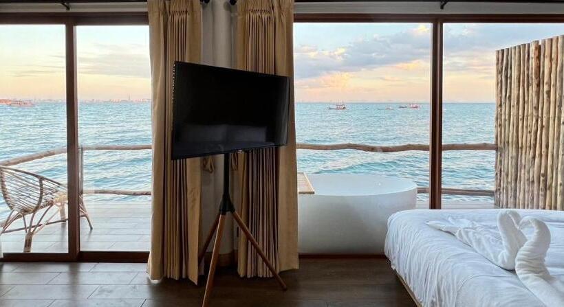 Hotel De Ocean Land เดอ โอเชี่ยนแลนด์ เกาะล้าน