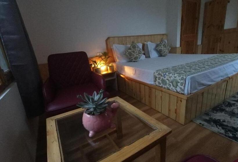 Hotel Dev Inn With Heated Room And Scenic Balcony