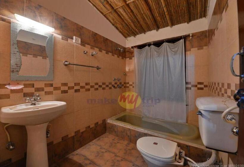 فندق Morni Lake Club