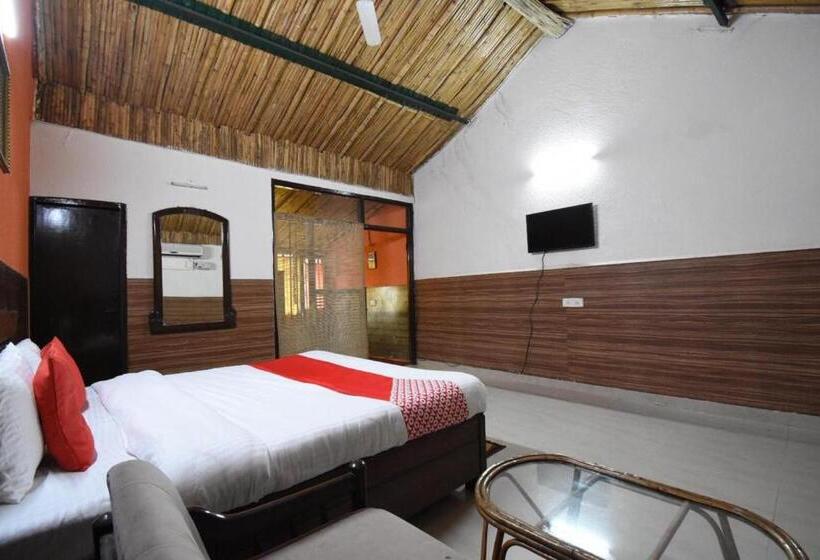 فندق Morni Lake Club