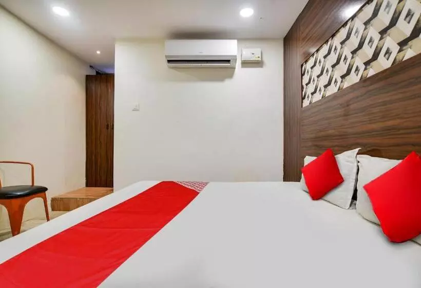 ホテル Oyo New Grand Stay