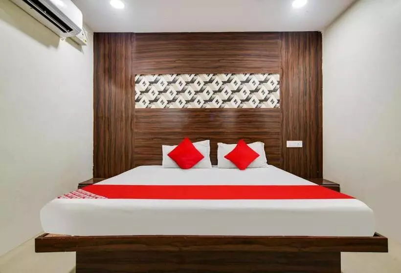 ホテル Oyo New Grand Stay