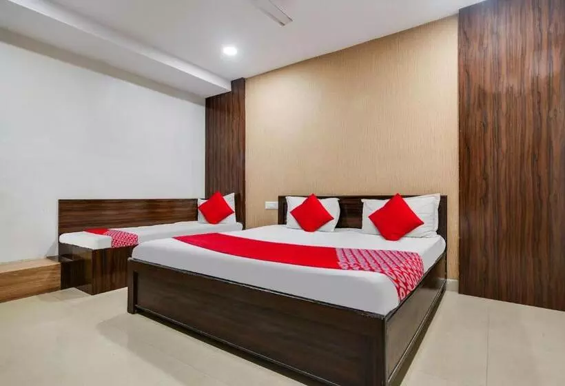 ホテル Oyo New Grand Stay