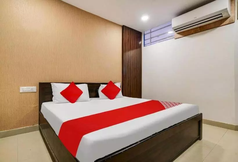ホテル Oyo New Grand Stay