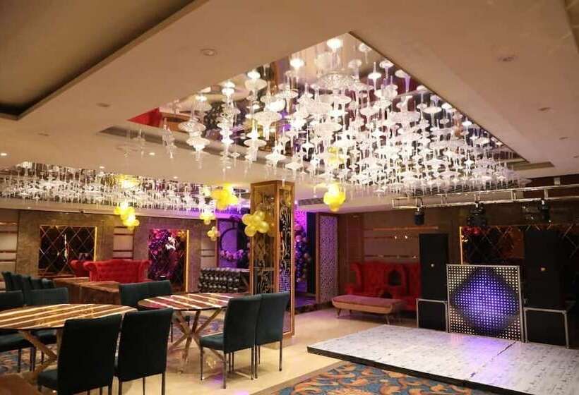 ホテル White Rock Sector 68 Sohna Road