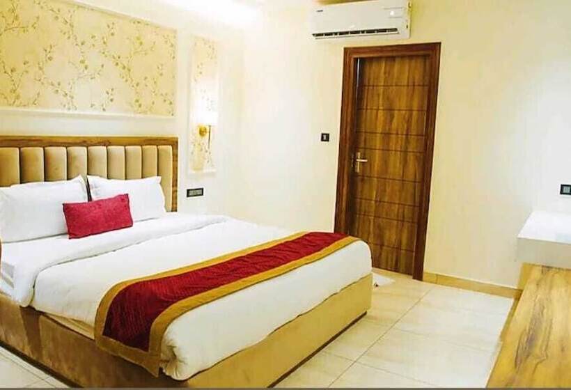 ホテル White Rock Sector 68 Sohna Road