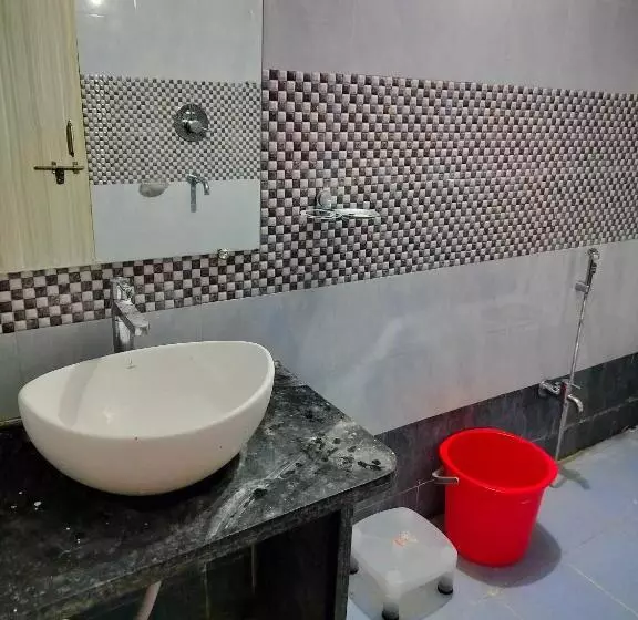 Majatalo Pratimalay Inn