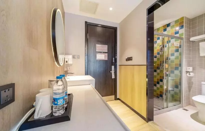 Zhanghe Hotel   Haikou Xiuying Harbor Provincial People S Hospital