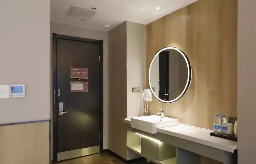 Zhanghe Hotel   Haikou Xiuying Harbor Provincial People S Hospital