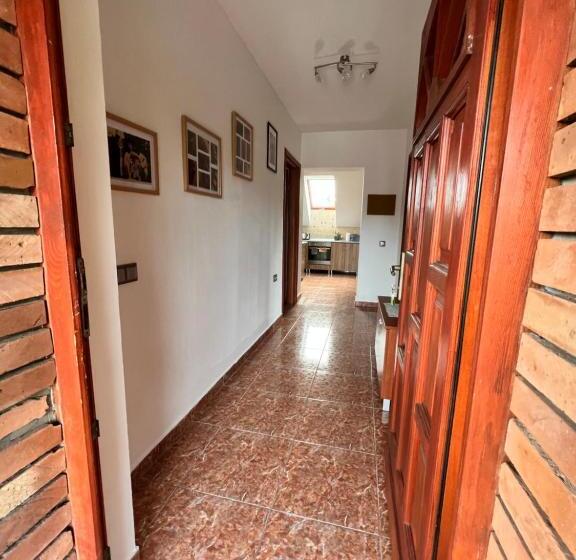 Общежитие Nora Guesthouse And Restaurant