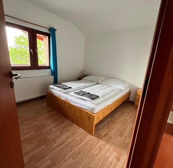 Общежитие Nora Guesthouse And Restaurant