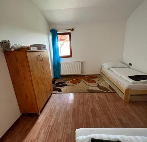 Общежитие Nora Guesthouse And Restaurant